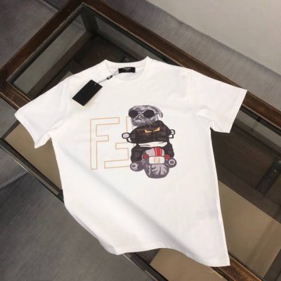 fendi 芬迪 春夏最新情侣款短袖T恤 全套定制辅料 精致印花设计 定制纯棉面料 立体的同时又不会有闷湿感 舒适性与透气性兼优可亲肤 柔软抗皱性和垂性极佳 穿