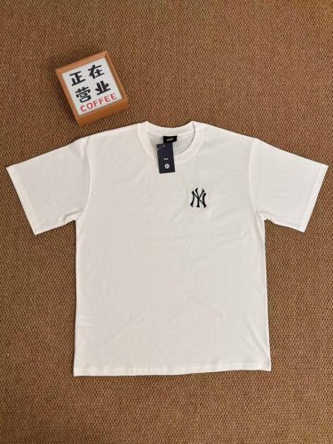 顶端刺绣品质Mlb 基础款双拼刺绣白色短袖宽松男女同款情侣款 采用抗菌2 克新疆长绒棉重磅面料 透气舒适 怎么洗都不起球透气轻柔的短袖，让您穿着舒适一整天！ 品