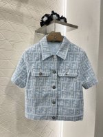 Fend*2025新品上架 牛仔短袖外套短裤套装 定制Yb提花牛仔材质 质感高级 品相十足 通体双F提花满铺 格调立显 翻领口袋短袖外套版型 正肩设计贴合人体