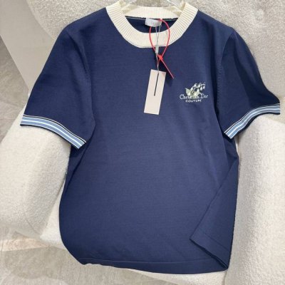 Dior迪奥 原单品质 独家首发Miss D*25早春新品 男女同款 铃兰花刺绣休闲针织短袖上衣 加密纺棉质针织加Logo字母图案时髦帅气 男女同款宽松版型超百