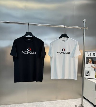 moncle*蒙口*25S春夏新款圆领短T. 原单品质 重工3D绣花.视觉感受超前 悬垂感强 手感质感都极完美 胸口Logo的经典设计完美的丰富大家的视觉感 加