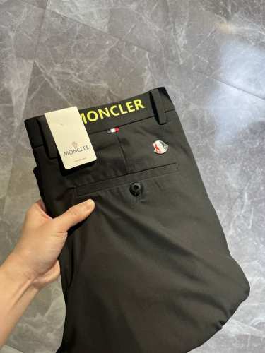 moncler蒙口 2025Ss新款原单高档爆款休闲裤 西裤 超级定制款 原版五金 标志性Logo 超级重工工艺 三标齐全 版型超赞，细节做工无可挑剔！款式不挑