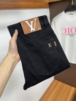 lv 2025年夏季最新品牛仔裤出入专卖店无压力 专柜热销款 品味与价值共享 身穿着非常舒适 低调不失奢华 穿出去非常有档次,裤型款式和裁剪亦无需多言 上身精致
