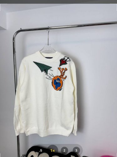 款号：Hmy58# Louis Vuitton 路易威登拼色提花飞机圆领套头毛衣 非常简洁大方 不挑人 真的特别棒 随便搭什么都时尚感倍佳 做工细节方面与官网1