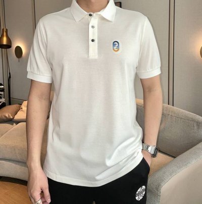 芬迪 2025春夏最新渐变Ff绣标男士翻领T恤，传统Polo衫款型，简约百搭，不挑人穿，胸前全新标志性Ff徽标，采用多色拼接撞色刺绣，具有渐变效果，搭配奢华金线