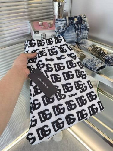 Dolce & Gabbana 杜班嘉纳Ss季上新品 Monogram数码热转印印花 Fight Mode Dg系列出品 睡衣风配橡筋直筒裤 低调奢华高级 搭配