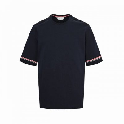 thom Browne 汤姆布朗 25Ss 袖口三色条纹织带短袖 原版定制面料，克重和原版一致，超重工的针织工艺使面料表面呈现出细腻的肌理感，手感柔和厚实，有一