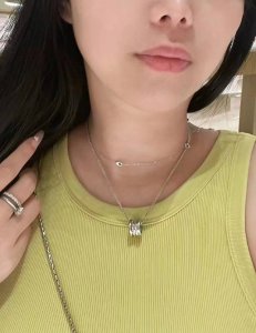 高品质 宝格丽小红人铆钉项链，专柜同步更新 Bvlgari 同款1:1出模，刻原版字印以独特风格重新诠释了Bvlgari最著名的创意设计 精致不失华美 配专柜全