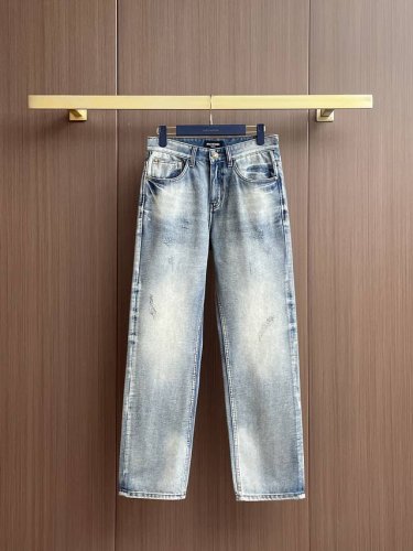 fmz Balenciag* 巴黎 新款阔腿牛仔 丹宁水洗原单高端单品 整体采用的阔腿版型设计，定制的牛仔面料与裁剪比普通工艺复杂很多调整了好多次进口的牛仔面料