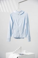 Lululemon露露乐蒙 Mist Over系列 Windbreaker 纯色修身防风速干轻薄连帽皮肤衣夹克 女款 活力满满，修饰优化身材比例，显个子高挑 专