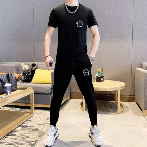 直 Fendi芬迪 胖子福音 2025官网同款.世界知名奢侈品牌.夏季男士 双丝光 高品质货套装 采用进口原单面料 ，当季时尚潮流款，百搭爆款。简洁大方，精密的