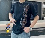 sg 爱*仕 春夏最新刺绣男士圆领T恤衫，胸前极具特色花卉图案，搭配经典H字母刺绣，精致而优雅，品牌标识度极高。传统百搭的基础版型，不挑人穿，上身有型有格调，更