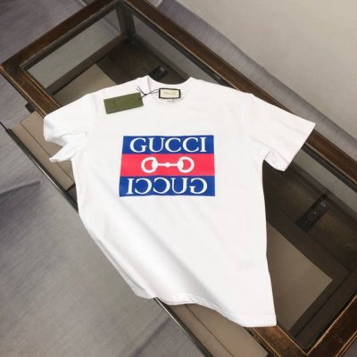 agucci 古驰 2025春夏新品，情侣款T恤，时尚休闲圆领短袖，采用进口原版科技面料，胸前印花工艺图案Logo，独特设计，档次极高，舒适透气，上身时尚帅气，