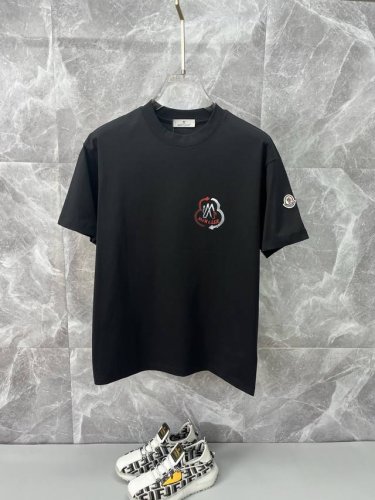 Moncler蒙口 2025Ss春夏高品质情侣款短袖T恤 甄选280克高克重纯棉面料 工艺品级别 辅料顶真 车线做工符合精品要求 超级好搭配 落肩款 品质及剪裁