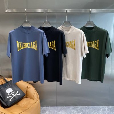 巴黎家 巴黎世家T恤 经典又百搭，胸前那醒目的黄色“Balenciaga paris”字样，瞬间提升时尚感，超有范儿 宽松版码数M-3Xl 隔天