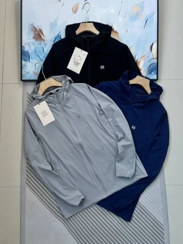 kolon Sport 可隆官网在售！男士夏季透气连帽防晒衣 颜色：中灰 黑色 藏蓝 尺码：M-3Xl 在售1480 超轻量化感，超好透气性 舒适细腻 柔软亲肤
