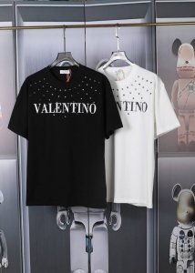 华伦天奴Valentino 新款印花烫钻短袖 高品质重磅双纱280G32支滑爽纯棉洗水手感 前片高端印花 采用进口压钻 罗纹专门定制.面料舒适柔软 还原特殊工艺