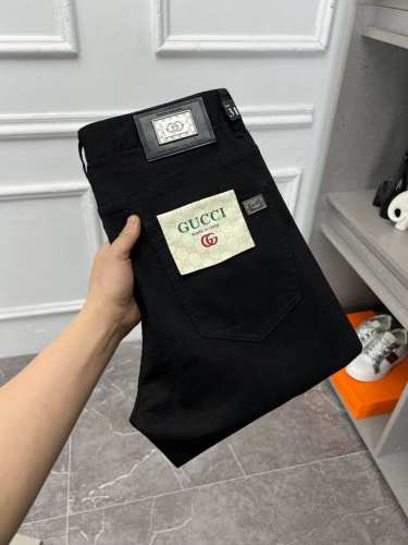 古奇 新款来袭2670新春爆款新品 专柜有售 实体店极品牛仔裤专柜原版1:1好货，适合各个年龄段。市场最高版本的欧洲进口面料。舒适柔软亲肤，上身效果超级棒时尚百
