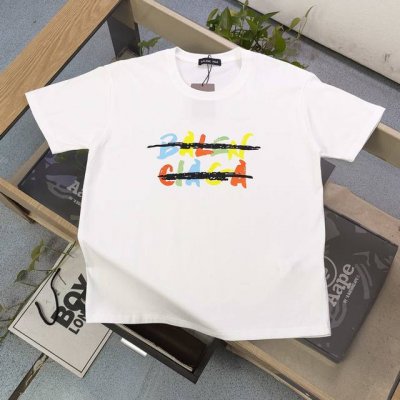 上新 款号：Tx238 2025新款Balenciaga巴黎世家七彩字母图案Logo印花休闲情侣短袖T恤，轻奢高级，上身效果，绝绝子，采用250克纯棉面料，全套