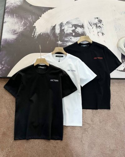 arc‘Teryx 始祖鸟 25Ss夏新款短袖T恤 男女同款 双面液氨面料升级，采用日本液氨丝光工艺双面处理 液氨技术能使棉纤维膨胀后收缩，比普通丝光面料 能提