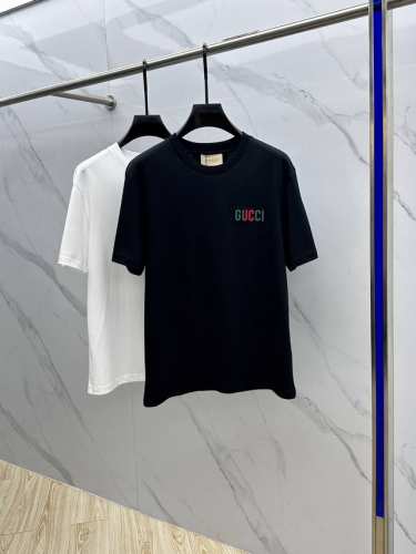 gucci*古驰 2025Fw春夏新品圆领打底外穿T恤，立体感Logo微廓形半袖 活性纯棉打底T恤，棉，手感面糯有骨感，柔而有韧性。工艺处理，韧性和抗皱性能得到