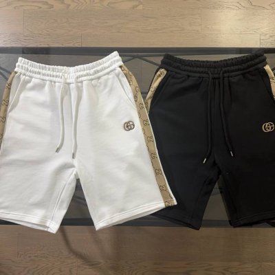 古驰Gucci 2025春夏新款字母刺绣串标Logo 休闲短裤 口袋采用双G字母Logo设计，搭配串标设计，品牌特征十足，松紧腰围设计，不挑任何身材，口袋采用压