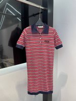 miu'miu25早春新款翻领字母Logo贴布条纹撞色休闲针织针织短袖裙 面料柔软 上身舒适 日常通勤穿搭都 Sml
