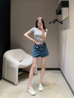款号D25051475 Dio*新款 高端定制水洗牛仔棉经典小蜜蜂字母Logo时尚百搭格纹牛仔短裤 M码 腰围72 臀围96 裤长31
