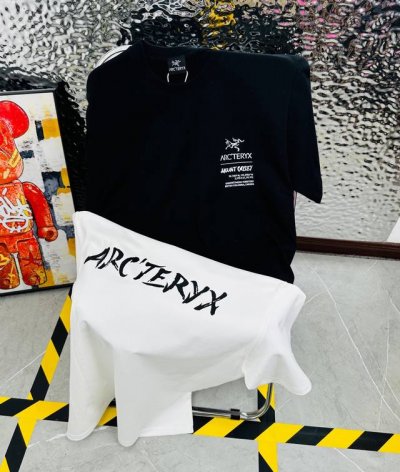 鸟 Arc‘Teryx 始祖鸟25夏季新款印花休闲宽松情侣款 短袖T恤1026 细节:版本一比一复刻，吊牌 领标 水洗。 面料：采用40织双纱320克面料，原版