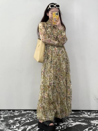 Celin* 25Ss春夏新款 碎花连衣裙丨独家高版出品！春日的浪漫一定是碎花裙给的！以春日花园为灵感，黄粉色花朵烂漫铺开，配色饱和度低，不艳俗不浮夸，上身温柔