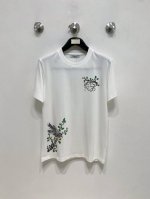 罗意威 高定面料 玉蚕丝般的丝滑 2025春夏新品上市时尚经典圆领短袖时尚单品设计，更加时尚舒适，高标准定制，上身非常有型，人工手绘工艺， 客供辅料，客供进口高