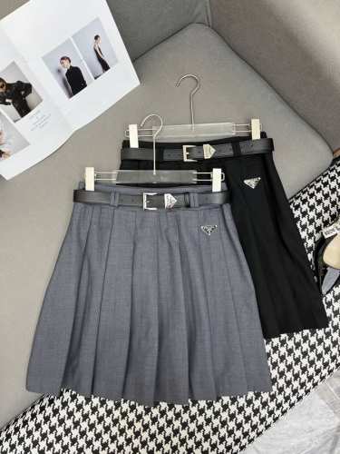 prad* 25Ss新款压褶半身裙 经典三角标装饰 搭配腰带 版型超好 高品质 两色三码Smla807