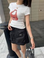 原版Alo 2025夏季新款时尚工装短裤裙 简约又不失潮流感 ，经典百搭 面料轻薄舒适 弹性腰间设计不紧勒抽绳灵活调节松紧 穿着自在无束缚。两侧大口袋实用又别致