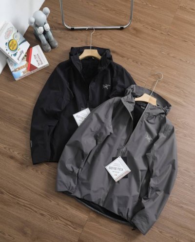 供260 对标版 品牌：始祖鸟 Arcteryx 尺码：S-M-L-Xl-Xxl 颜色：黑色-隐秘灰 类型：Arc'teryx始祖鸟Solano Hoody防风