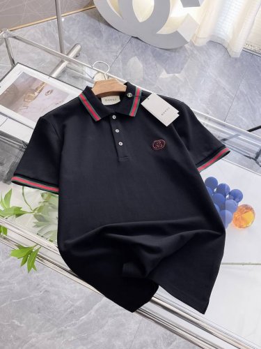 古驰新款网眼珠地棉布翻领短Tee 男士经典标识刺绣商务休闲短袖polo衫 客供面料进口100%密织珠地棉布制成 面料手感瓷实富有弹力 区别于普通珠地棉的软塌粗糙