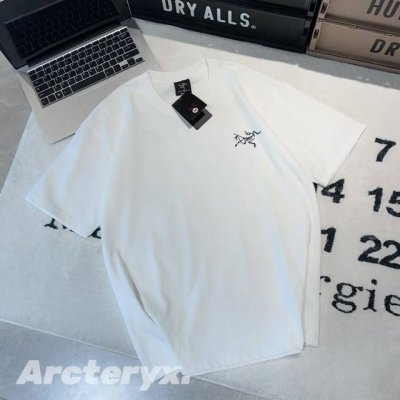 拿货 -Arcteryx始祖鸟棋盘格印花短袖 男女同款 -面料：采用原版一比一面料。 -辅料：原版拆解开发，一比一定制的小标，领标，水洗，吊牌，五金等等。 -工