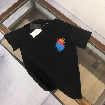 fendi 芬迪 春夏最新款短袖T恤 Logo精致升级 定制面料 手感非常舒服 春夏最新砖柜同步 时尚又个性 超级百搭好看的一款 男女都非常合适 人手必备款 吊