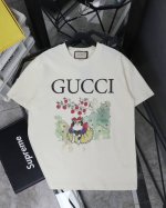 供 实拍图 古驰 Gucci小花猫印花圆领短袖T恤 款号 343 原版面料官方同款短袖T恤 定制280 克同缸染面料手感非常舒服 春夏最新砖柜同步时尚又个性超级