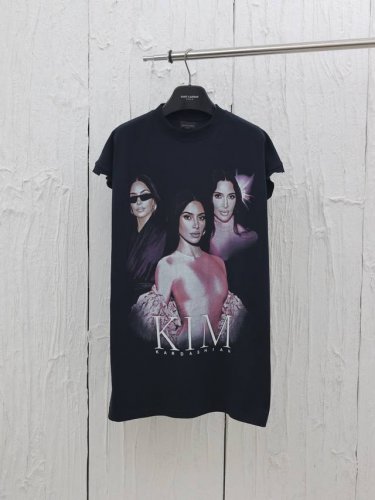balenciaga* 巴黎25Ss Kimi艺术磨烂无袖T恤 正面以Kimk艺术作品直喷印花，后面以艺术签名印花 ，右袖刺绣英文磨烂做旧无袖，面料采用巴黎Zp