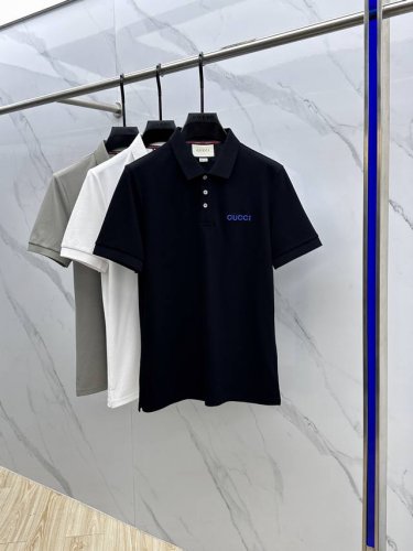 gucci*古驰 2025春夏新款男士标识短袖Polo衫，延续经典商务休闲翻领Polo恤.该款Polo衫采用丝光双面棉质珠地面料制成，隽永设计可跨越时尚潮流。经