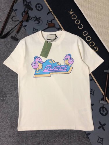 p100 Gucci 短袖T恤 工艺：印花 颜色：黑色 杏色 码数：S~Xl 面料：精梳紧密棉盖棉280G