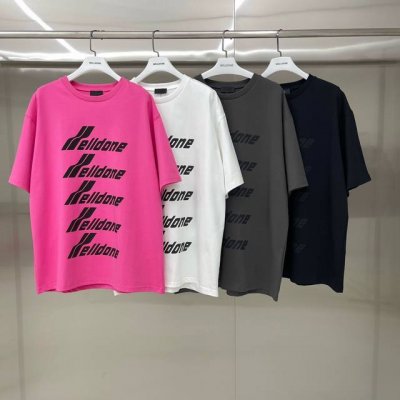 跑量 款号: W111 We11Done Track 字母弹幕 宽松圆领短袖T恤男女情侣款 面料：原版定制2 G精梳棉 工艺：走线均是全身三线缝制，后领织带包边