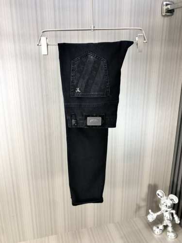 lv 路易威登 2025春夏最新推出男士牛仔裤新品！重工水洗牛仔面料，定制面料和一般牛仔布料比起来，更加柔软舒适！超重工洗水工艺 双工艺洗水 整条裤子，手感舒适