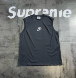 Nike基础简约情侣短袖背心 面料采用精梳棉材质 手感舒适 细腻 透气 不起球不褪色 有微弹力哦 印花采用刺绣技术 品质超赞 细腻 不褪色 不开裂 万针刺绣Lo