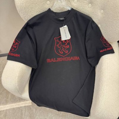 Balenciaga巴黎世家 Balenci*Ga 巴黎Balenci*Ga#新款 2025新款Lion Club字母Logo前后面 左右袖口精致刺绣短袖T恤