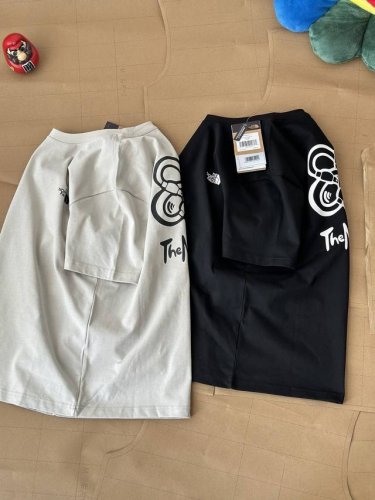 Tnf新款男士户外休闲印花纯棉舒适短袖 版型宽松，反复试版，多次调整，宽松舒适不显胖，上身效果绝对完美！男女都可以穿！情侣搭配效果更佳！ 高版本 230克全棉面