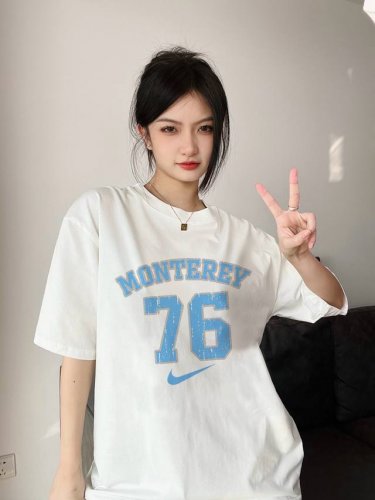 nike 耐克夏日海湾蓝76新款情侣短袖 商品参数 采用260克双砂面料 三针五线做工，领口包包边条 今年火爆的品牌 看到了就忍不住要自留一件 正确纹路立体印花