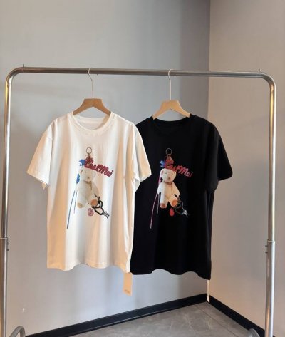 0558 Moco短袖T恤2025春新品抗菌防螨棉质小熊印花圆领宽松Mbe1Teet11 颜色：白色 黑色 尺码：S M L ×L