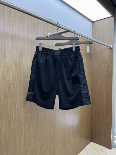 gvc 2540春夏新款男士休闲短裤 高端货简洁时尚大方 定制原版进口面料 简洁利落又清爽 品质做工细节经得起任何形式检验简约大方百搭款 上身优雅帅气，焕然一新