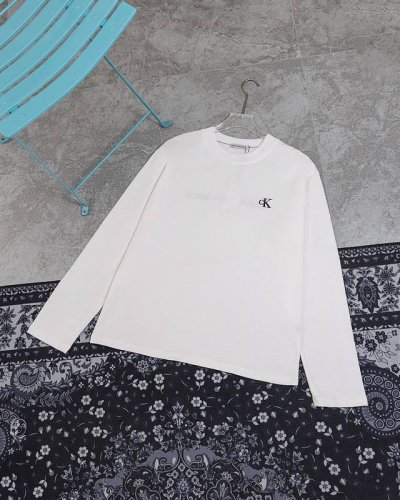 款M611 Ck长袖 Calvin Kleinck 男女情侣休闲圆领长袖 印花+刺绣一体的工艺，成本增加耗时耗力。 莱卡面料质感非常细腻 手感柔软平滑 弹性最好
